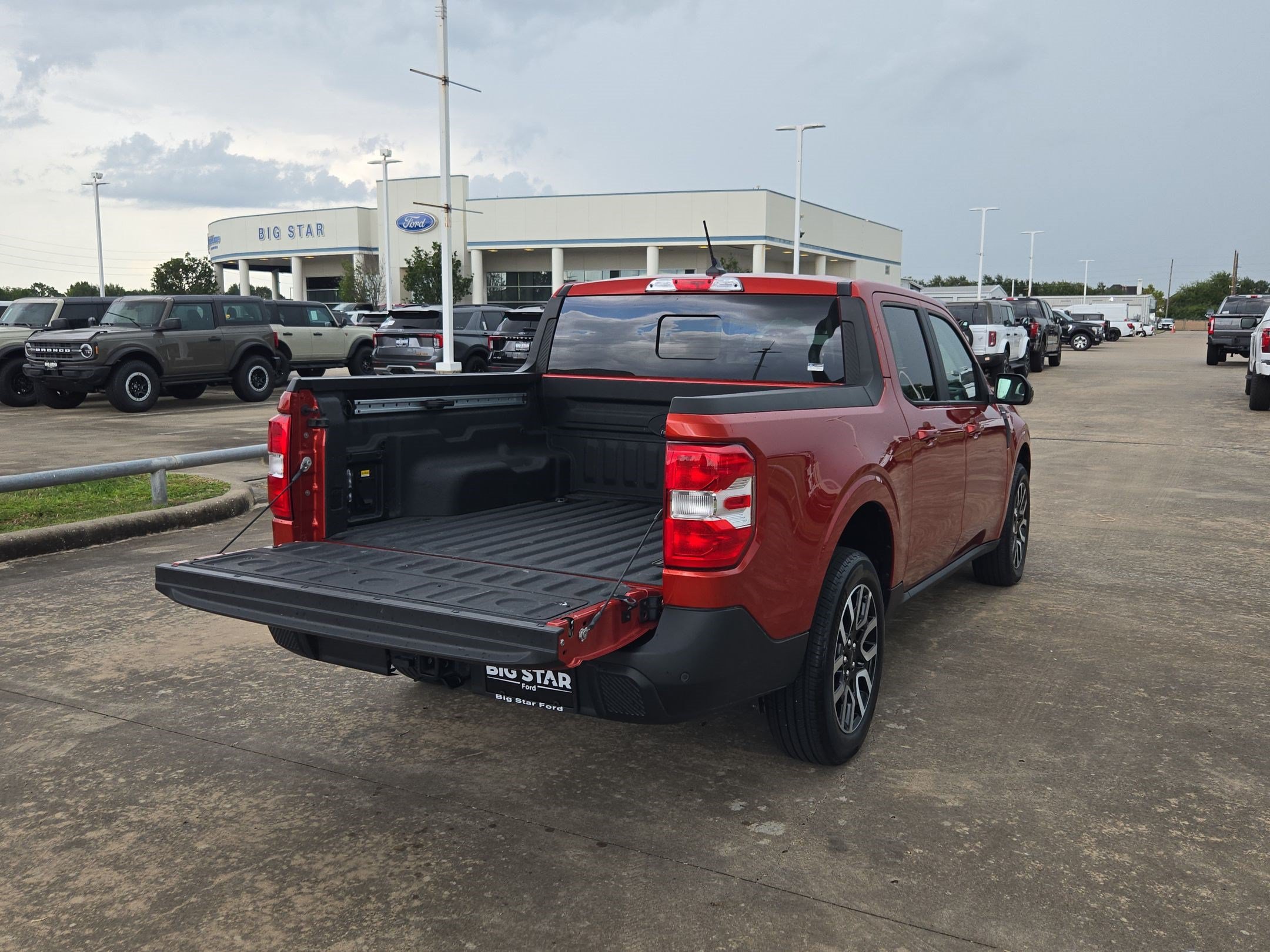 Certified 2024 Ford Maverick Lariat FWD image 30