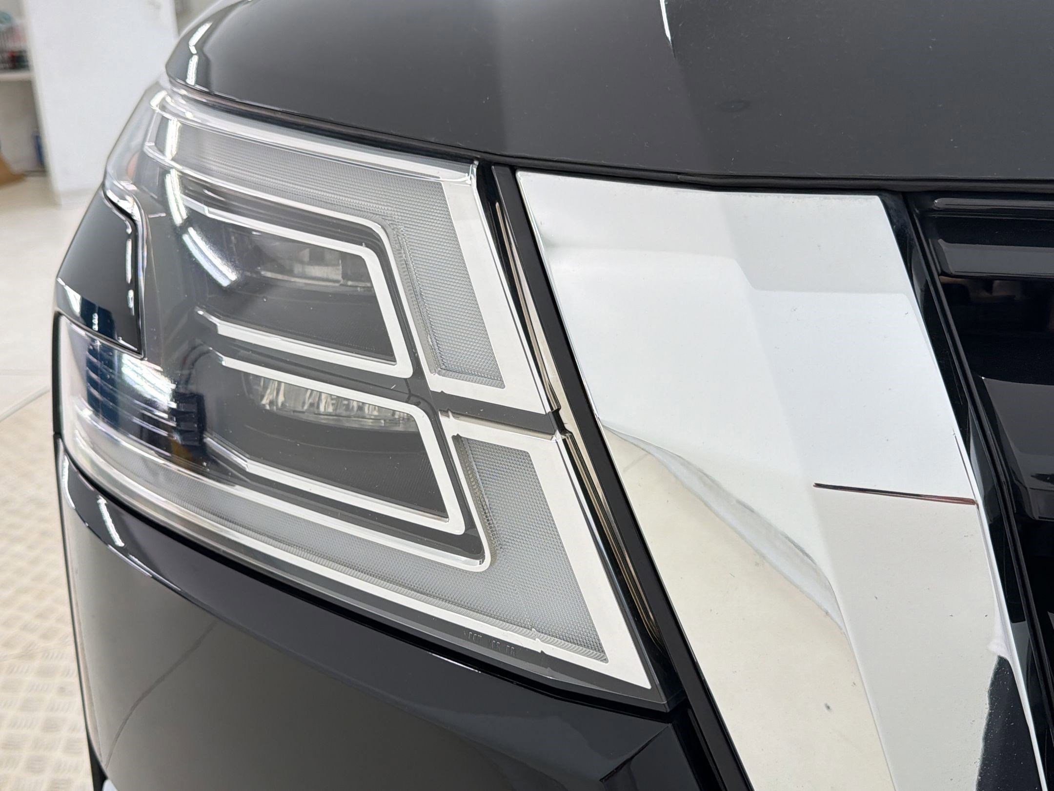 Used 2023 Nissan Armada Platinum w/ Captain's Chairs Package image 11