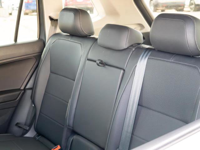 Used 2019 Volkswagen Tiguan SE w/ Panoramic Sunroof Package image 18