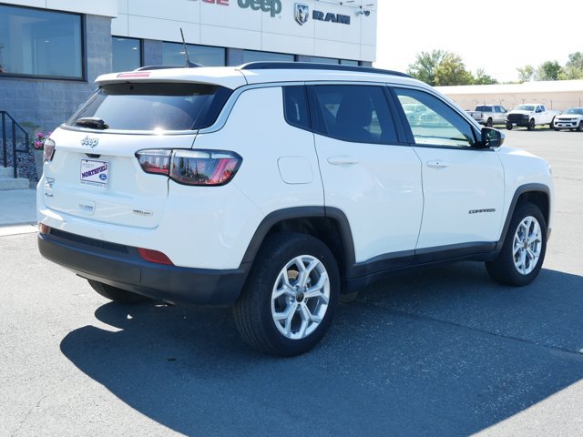 Used 2025 Jeep Compass Latitude w/ Sun & Sound Group AWD/4WD image 8