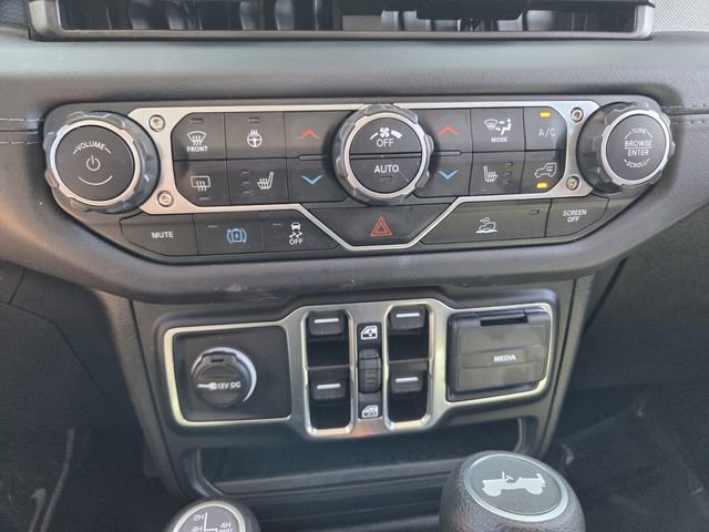 Used 2025 Jeep Wrangler Unlimited Sahara AWD/4WD image 28