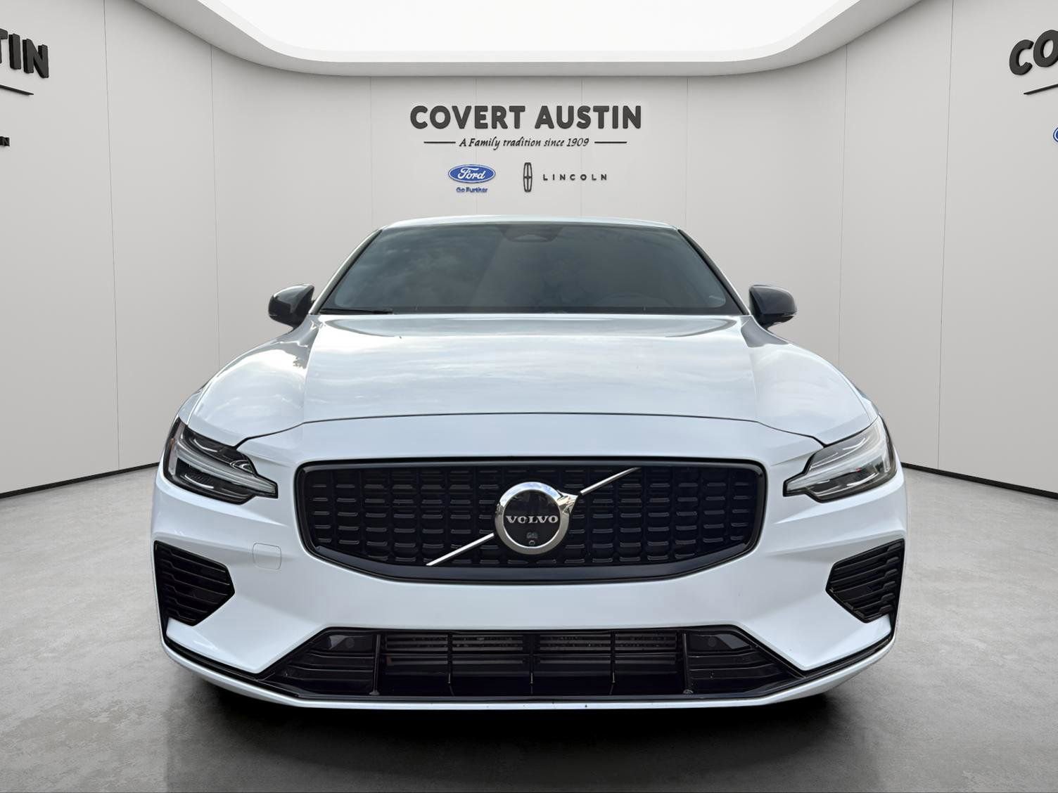 Used 2024 Volvo S60 T8 Plus image 8