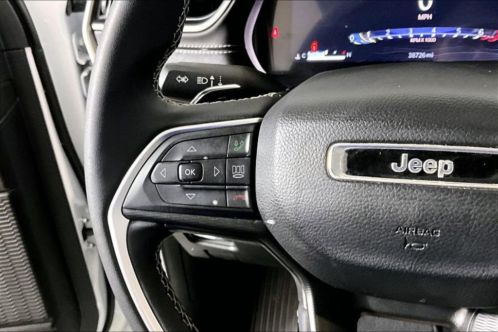 Used 2023 Jeep Grand Cherokee Laredo X image 14