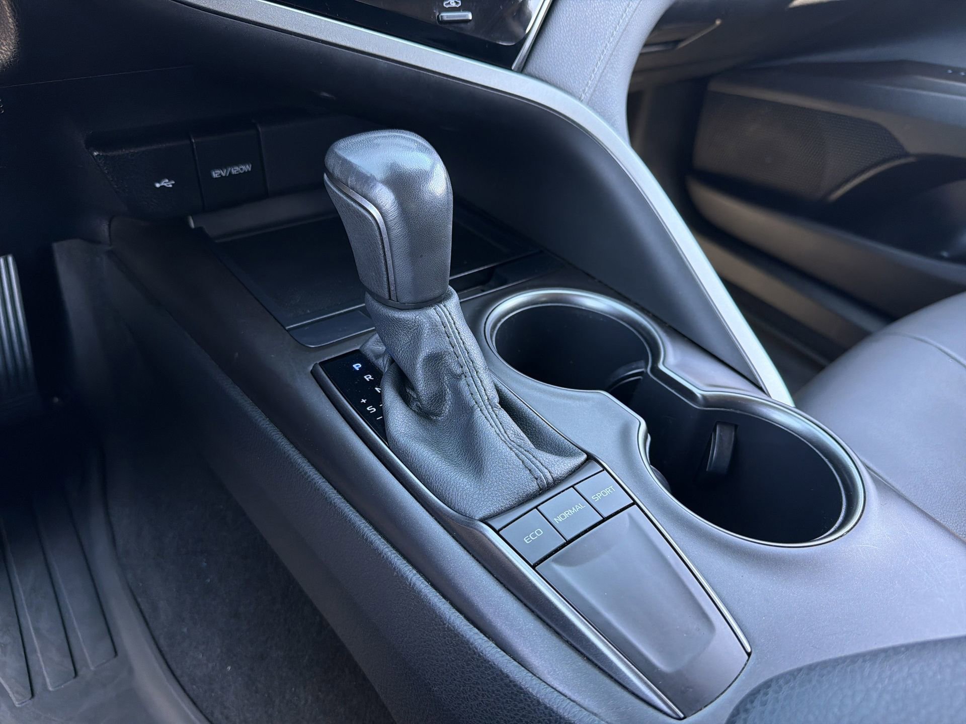 Used 2022 Toyota Camry SE image 7