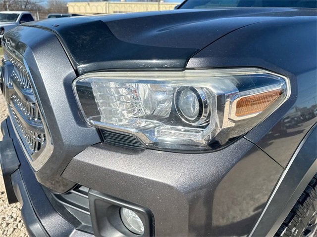 Used 2017 Toyota Tacoma TRD Off-Road image 35