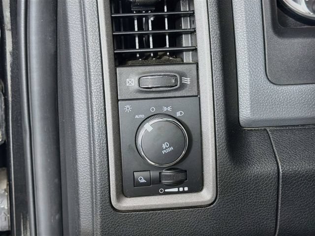Used 2017 RAM 1500 Express RWD image 12