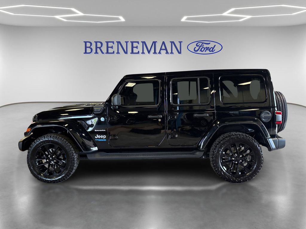 Used 2022 Jeep Wrangler Unlimited Sahara w/ Cold Weather Group image 8
