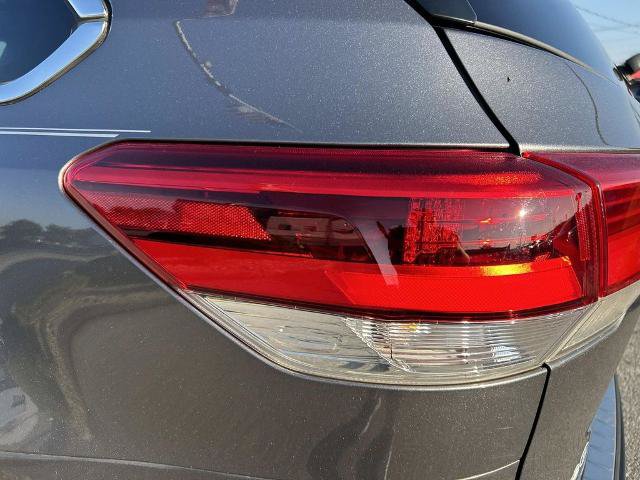Used 2018 Toyota Highlander Limited w/ Protection Package #3 AWD/4WD image 10
