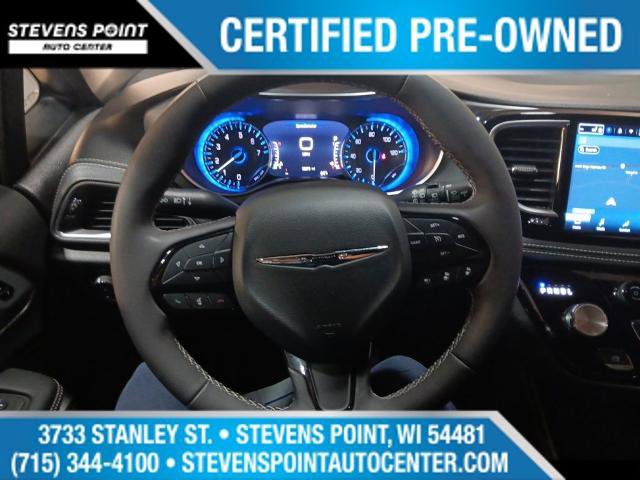 Used 2025 Chrysler Pacifica Limited image 17