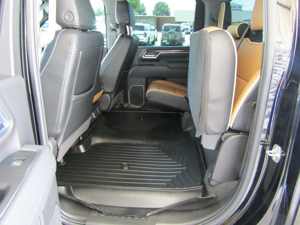 Used 2025 GMC Sierra 2500 SLE w/ SLE Value Package; AWD/4WD image 34