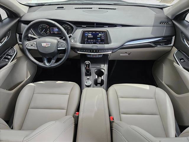 Used 2022 Cadillac XT4 Luxury w/ Cold Weather Package FWD image 17