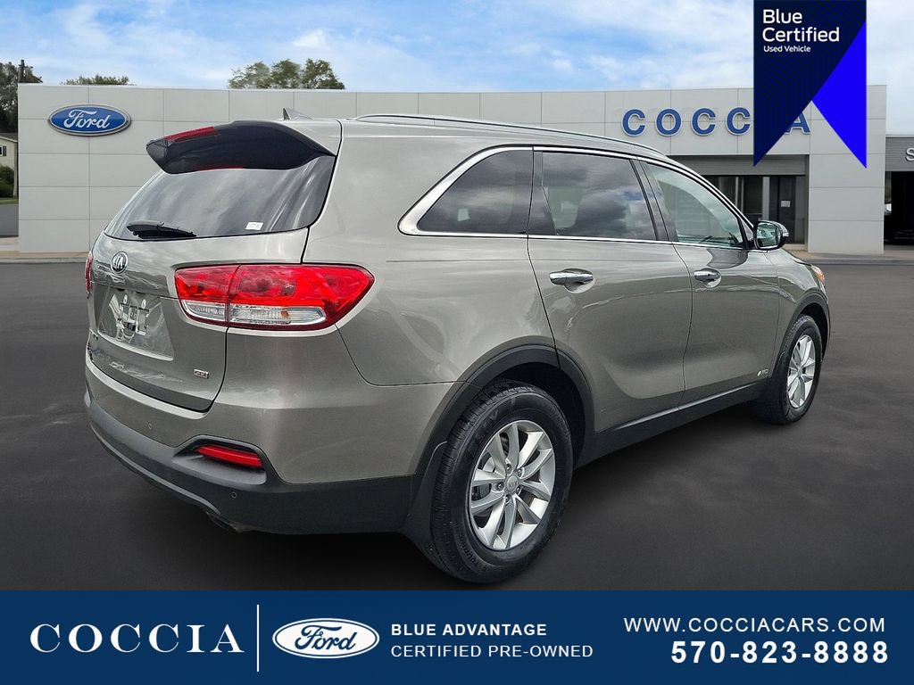 Used 2017 Kia Sorento AWD w/ LX Convenience Package image 4