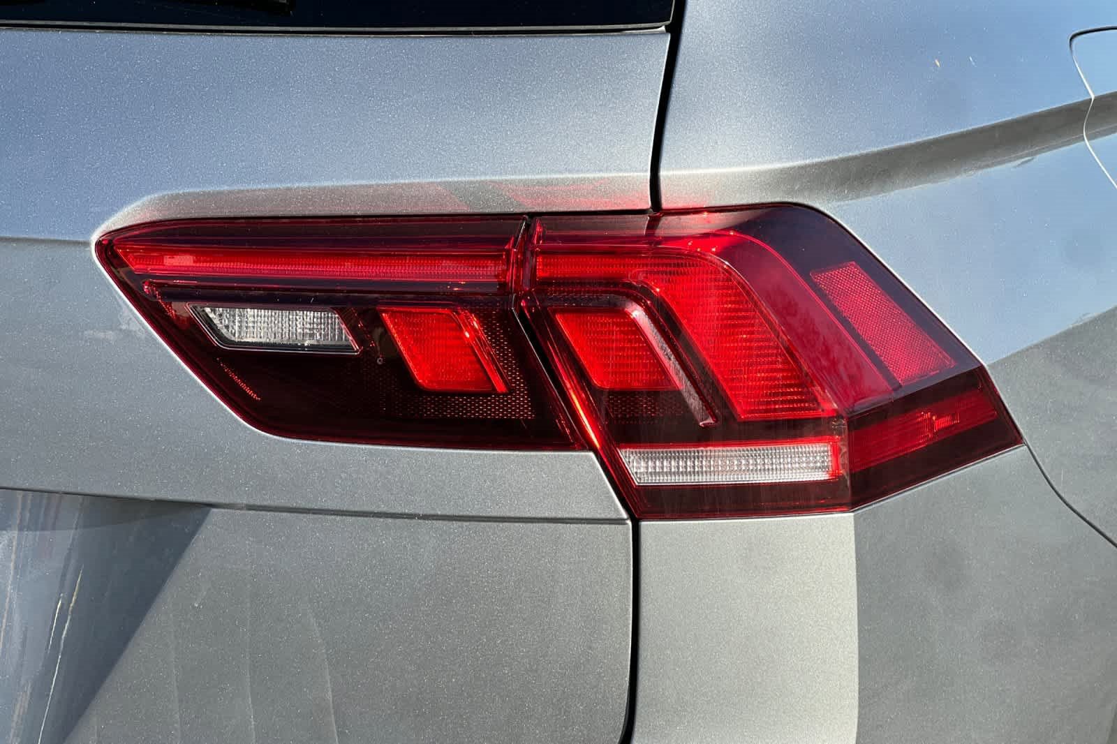 Used 2022 Volkswagen Tiguan SE image 28