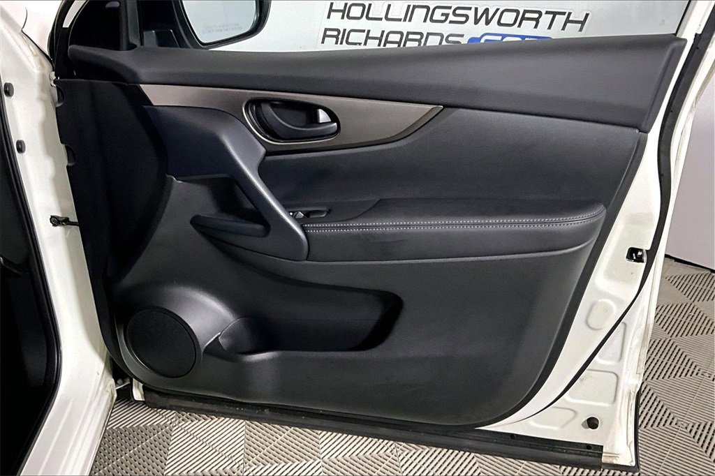 Used 2021 Nissan Rogue Sport S image 19