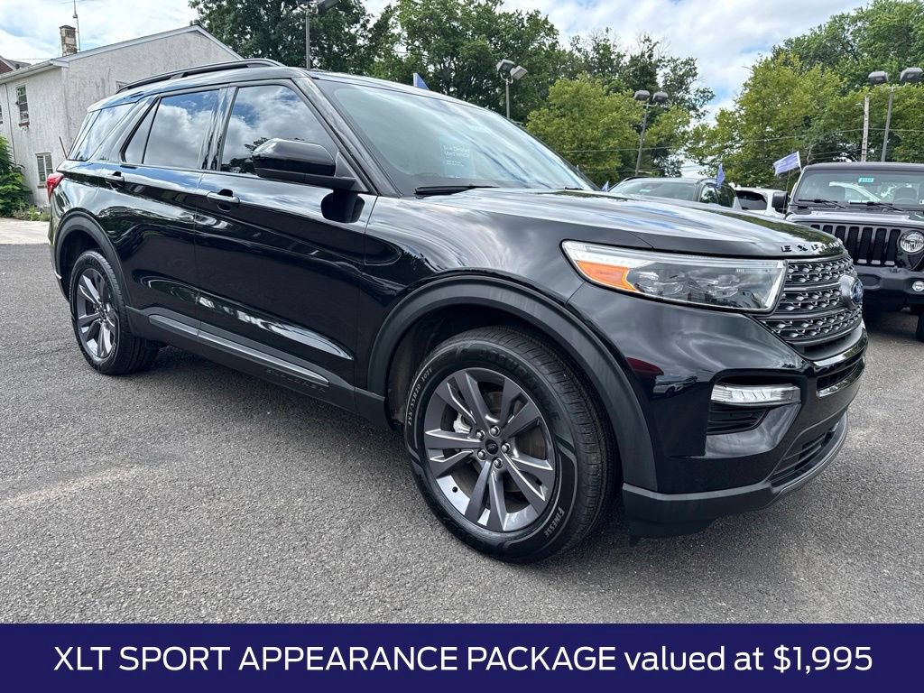 Certified 2023 Ford Explorer XLT w/ Equipment Group 202A AWD/4WD image 3