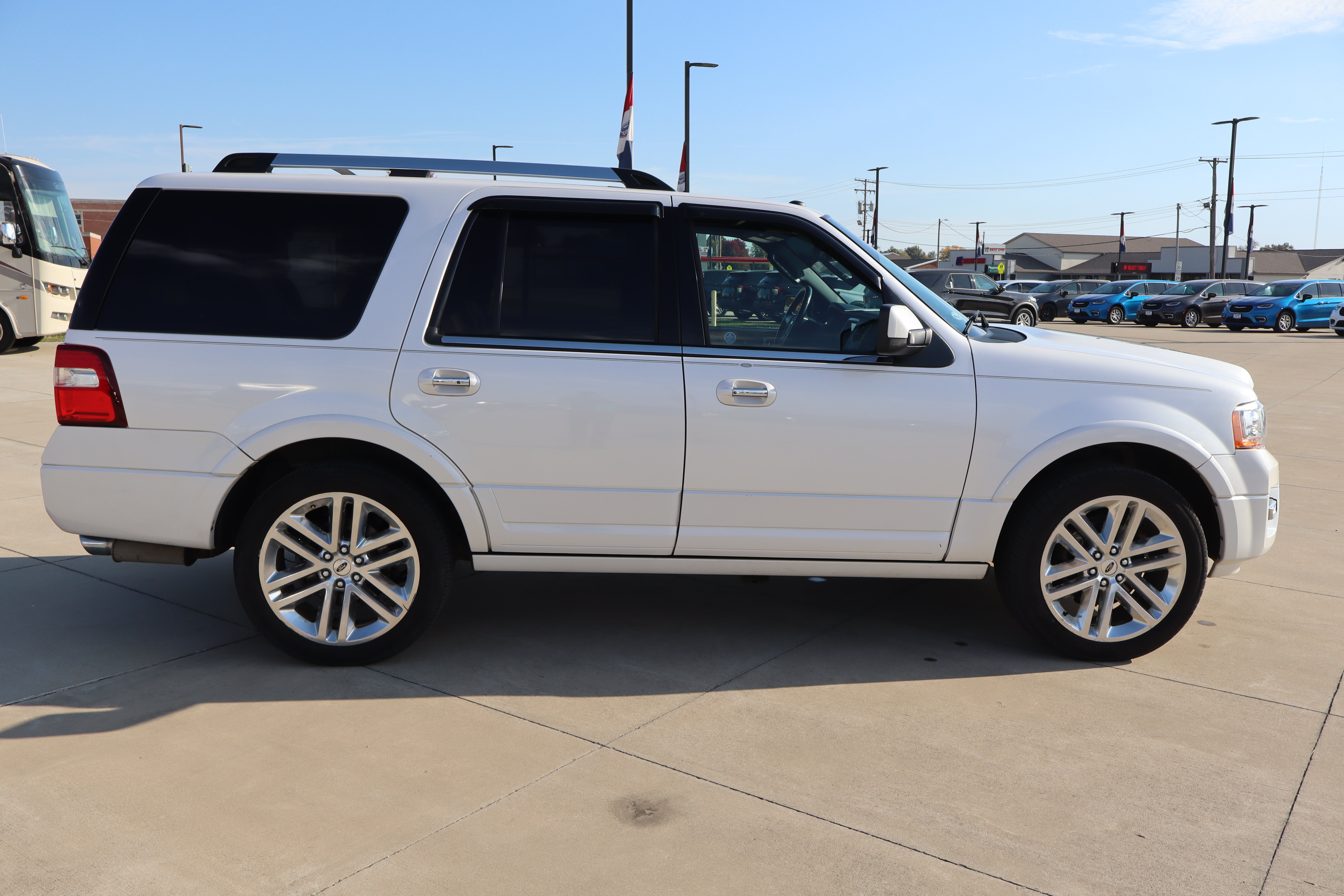 Certified 2017 Ford Expedition Limited w/ Equipment Group 301A AWD/4WD image 4