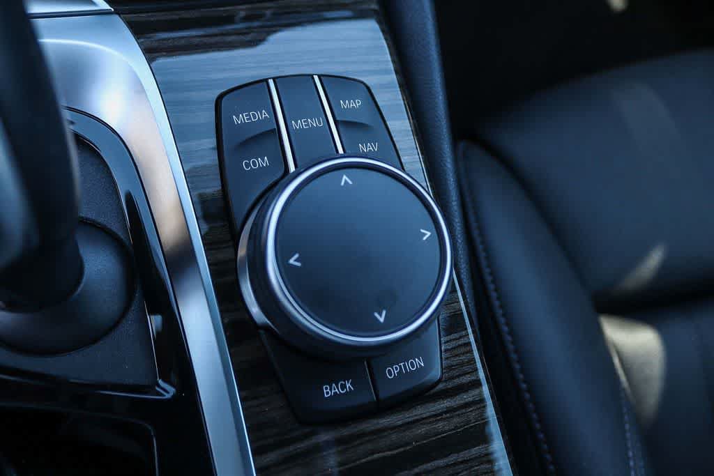 Used 2023 BMW 530e w/ Premium Package RWD image 20