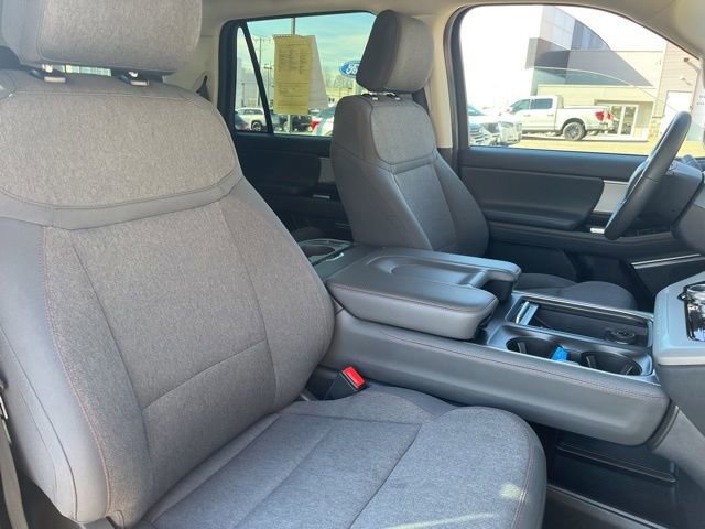 Certified 2025 Ford Expedition Active image 31