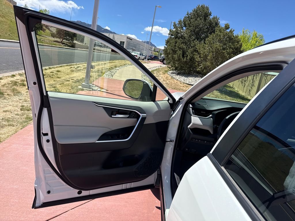 Used 2025 Toyota RAV4 XLE Premium w/ Weather Package AWD/4WD image 14