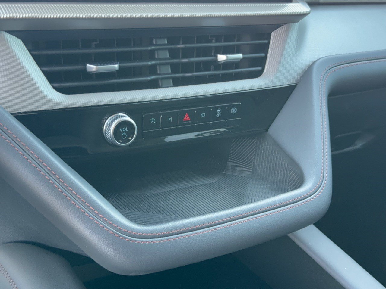 Certified 2025 Ford Explorer Active RWD image 22