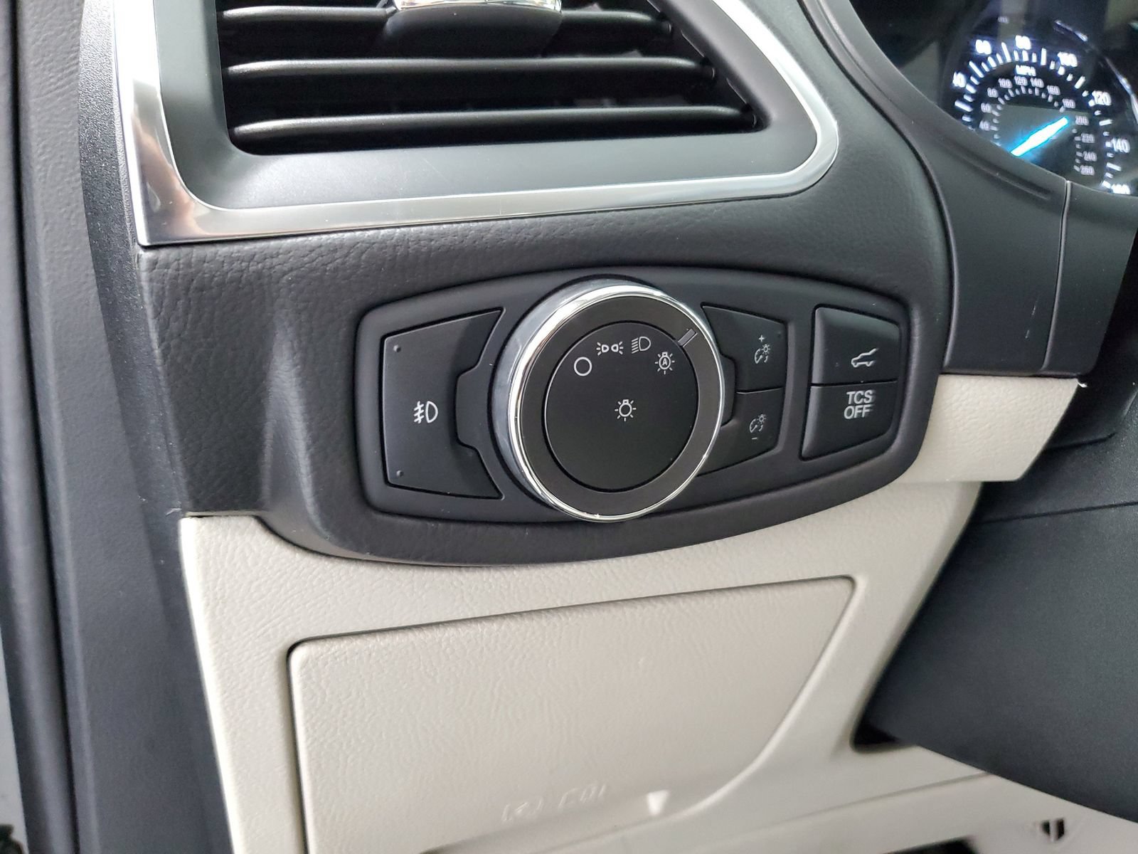 Certified 2024 Ford Edge Titanium AWD/4WD image 16