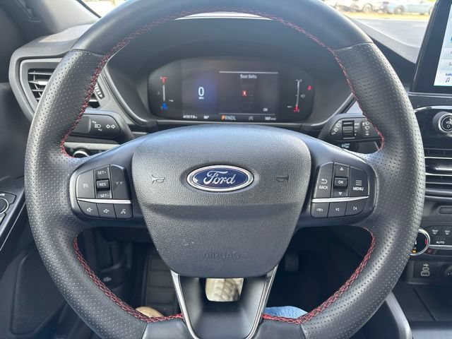 Certified 2025 Ford Escape ST-Line Select AWD/4WD image 18