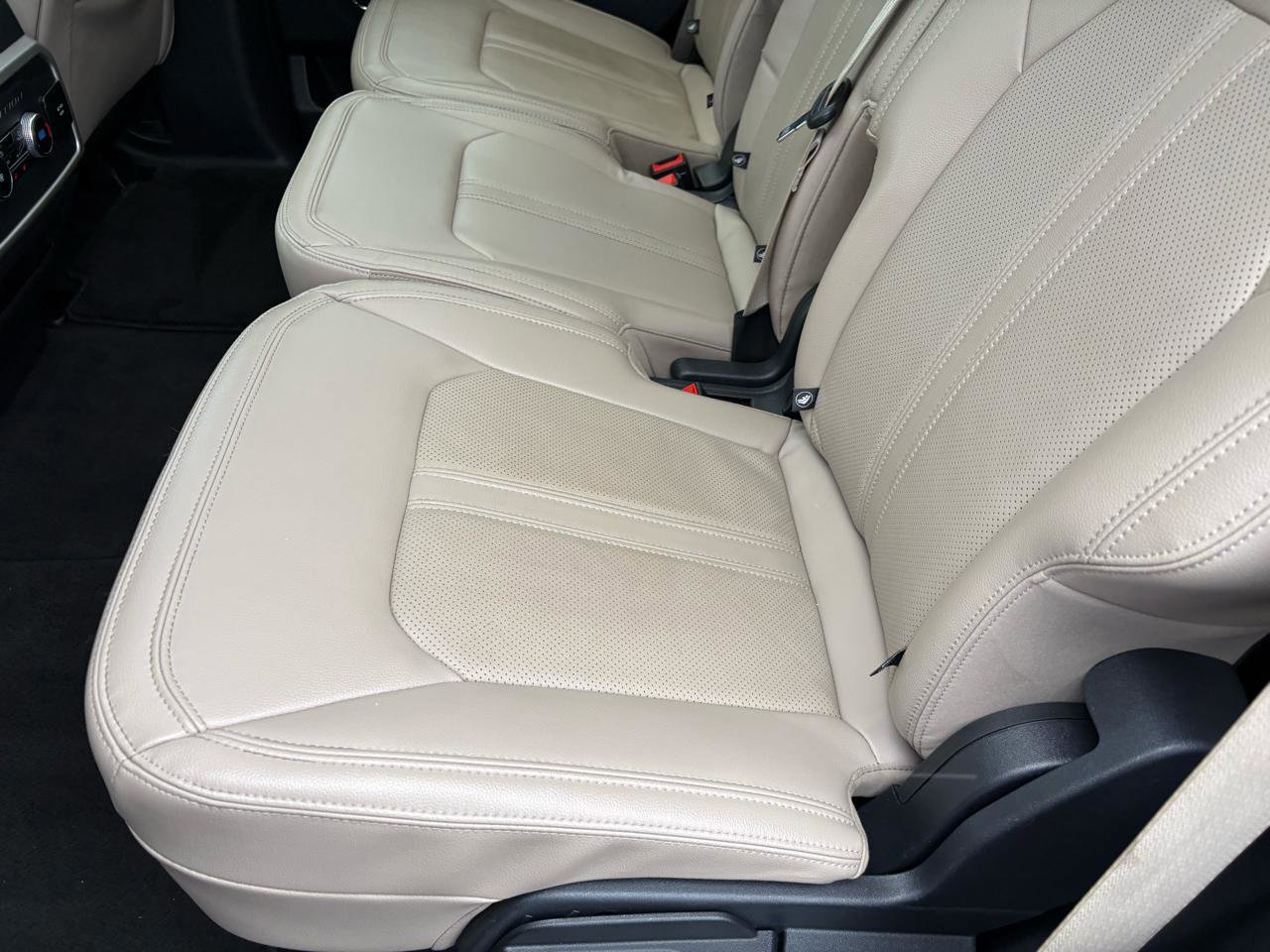 Certified 2024 Ford Expedition Limited image 42