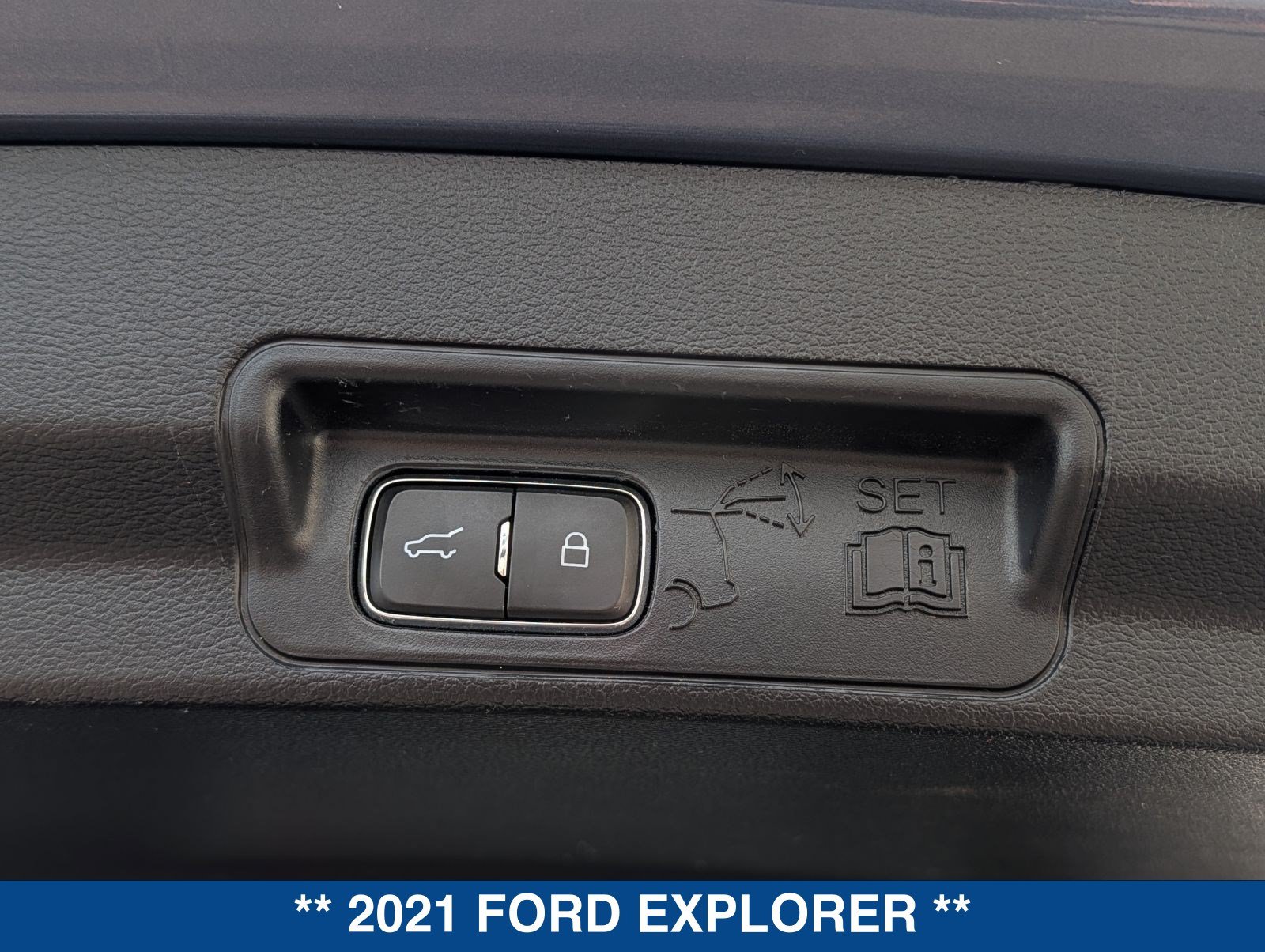 Certified 2021 Ford Explorer Limited w/ Equipment Group 301A RWD image 15