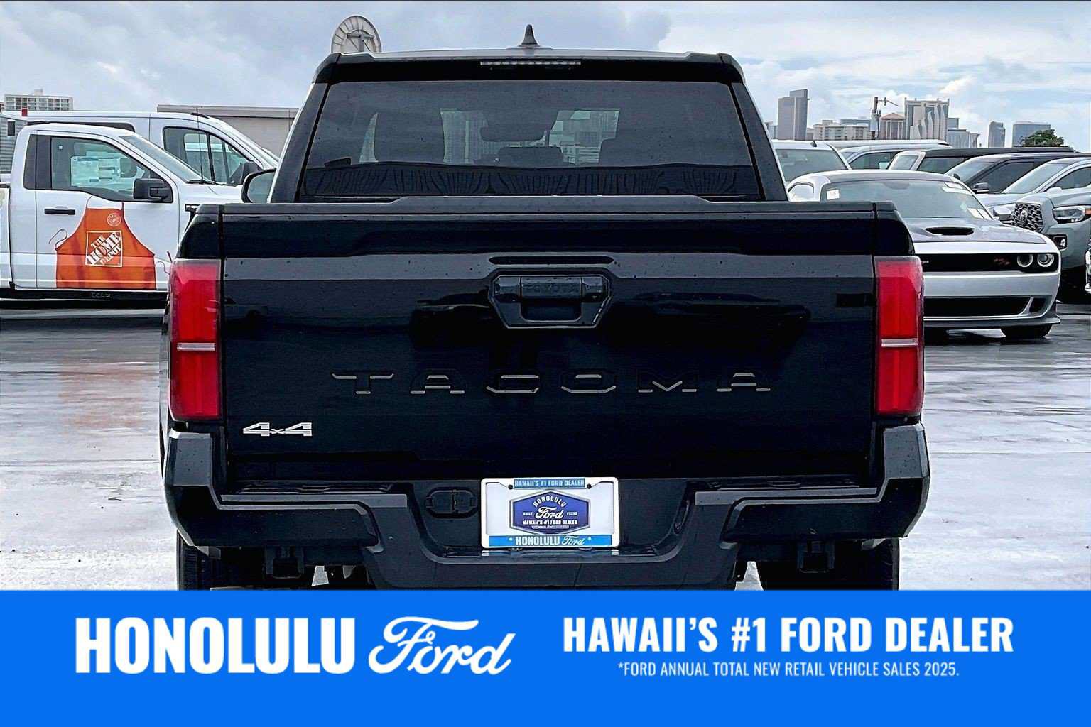 Used 2025 Toyota Tacoma SR5 AWD/4WD image 5