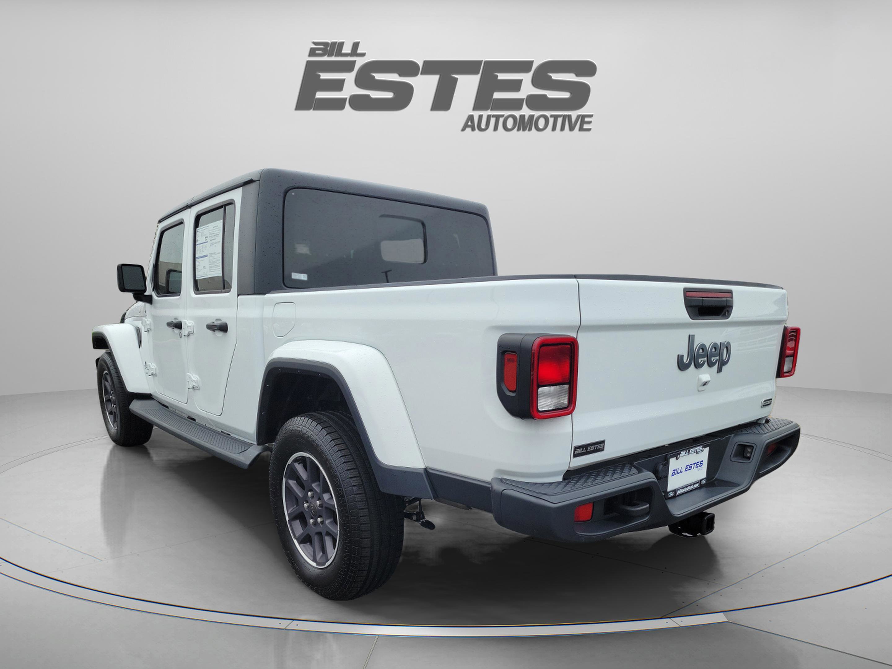 Used 2022 Jeep Gladiator Overland w/ Cold Weather Group image 2