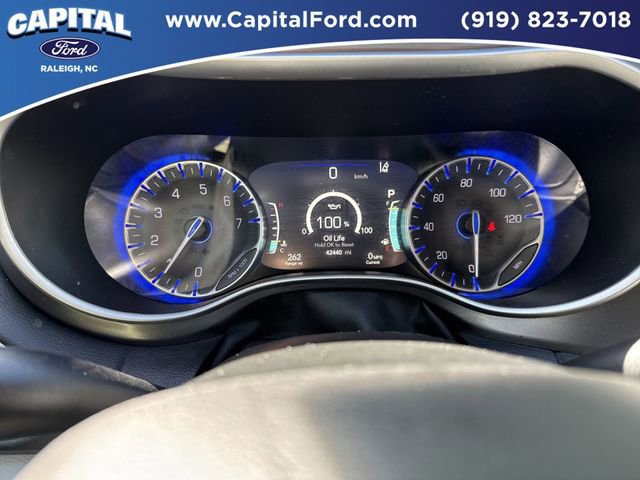 Used 2024 Chrysler Pacifica Touring-L image 24