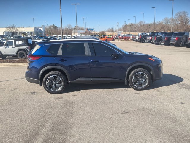 Used 2024 Nissan Rogue SV w/ SV Premium Package image 6