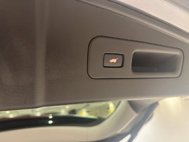 Used 2020 Acura MDX w/ Technology Package AWD/4WD image 17