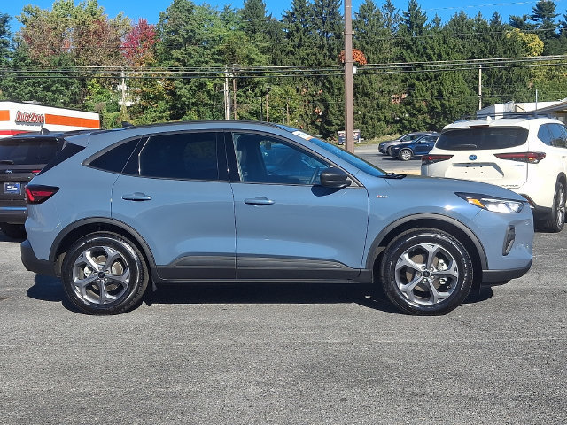 Certified 2025 Ford Escape ST-Line w/ Tech Pack #1 AWD/4WD image 7