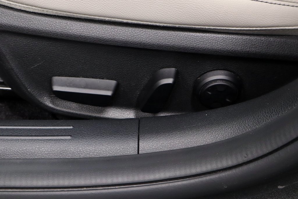 Used 2023 Genesis G70 2.0T image 25