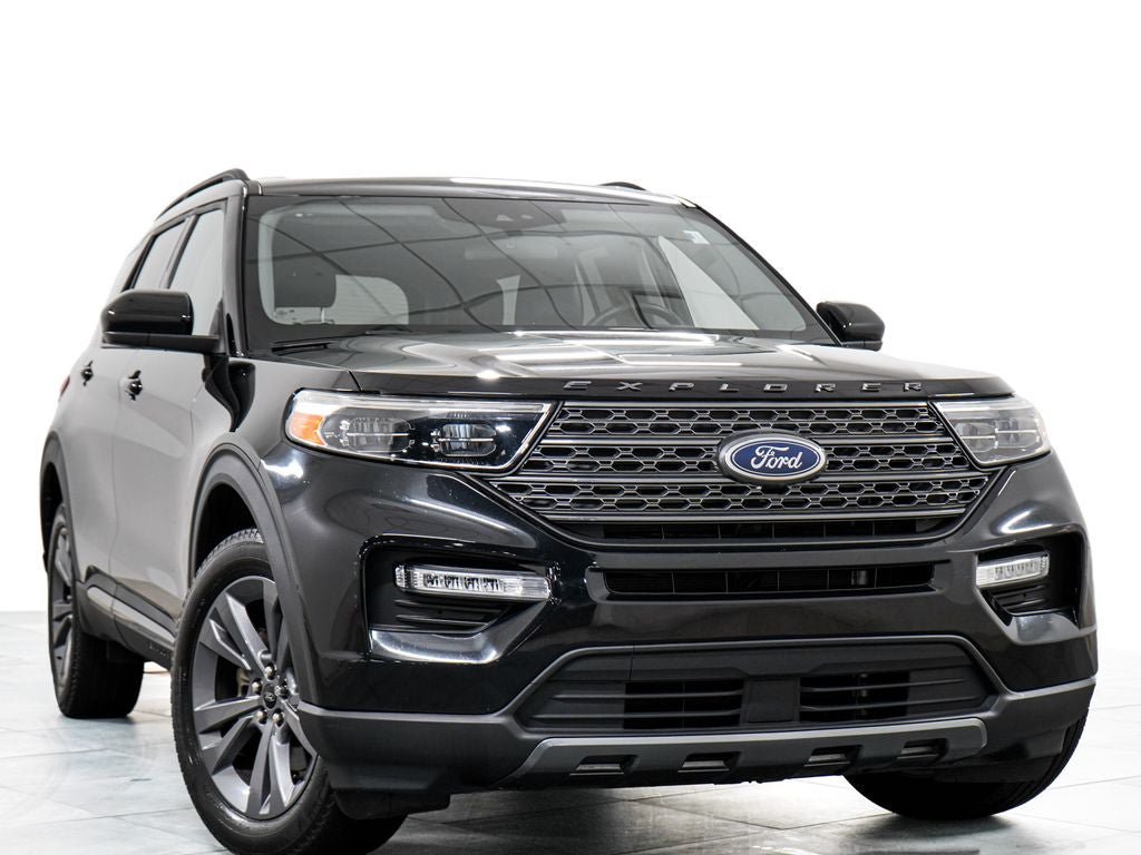 Certified 2024 Ford Explorer XLT w/ Equipment Group 202A AWD/4WD image 3