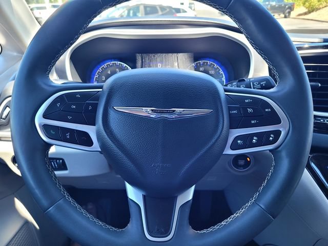 Used 2024 Chrysler Pacifica Touring-L FWD image 25