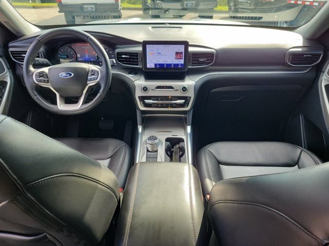 Certified 2022 Ford Explorer XLT w/ Equipment Group 202A RWD image 19