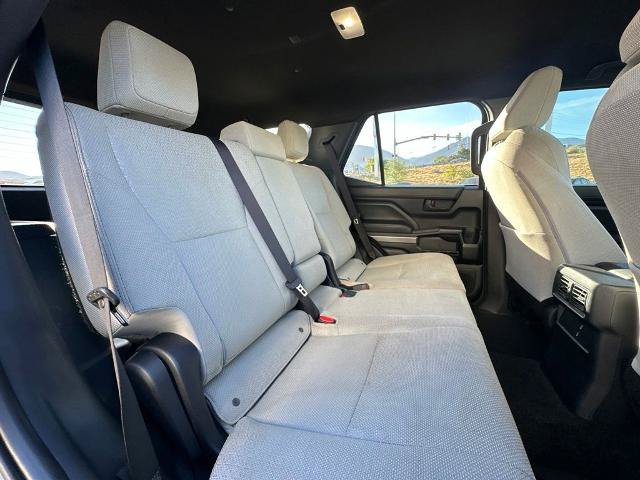 Used 2025 Toyota 4Runner SR5 AWD/4WD image 31
