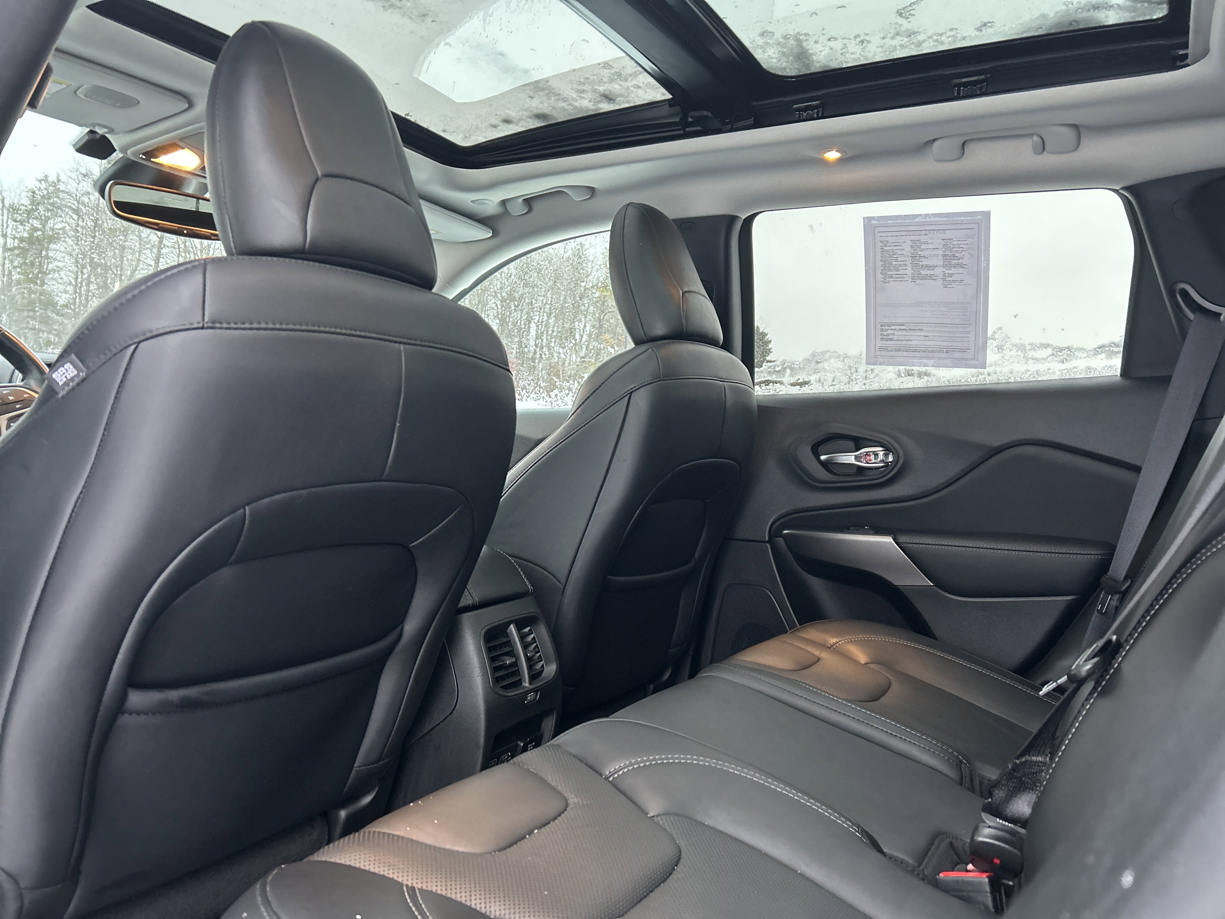 Used 2021 Jeep Cherokee Limited image 11