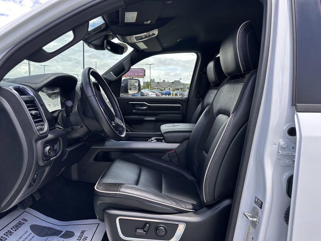 Used 2024 RAM 1500 Laramie AWD/4WD image 9