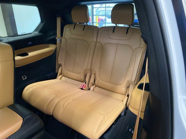 Used 2023 Jeep Grand Cherokee L Summit AWD/4WD image 11