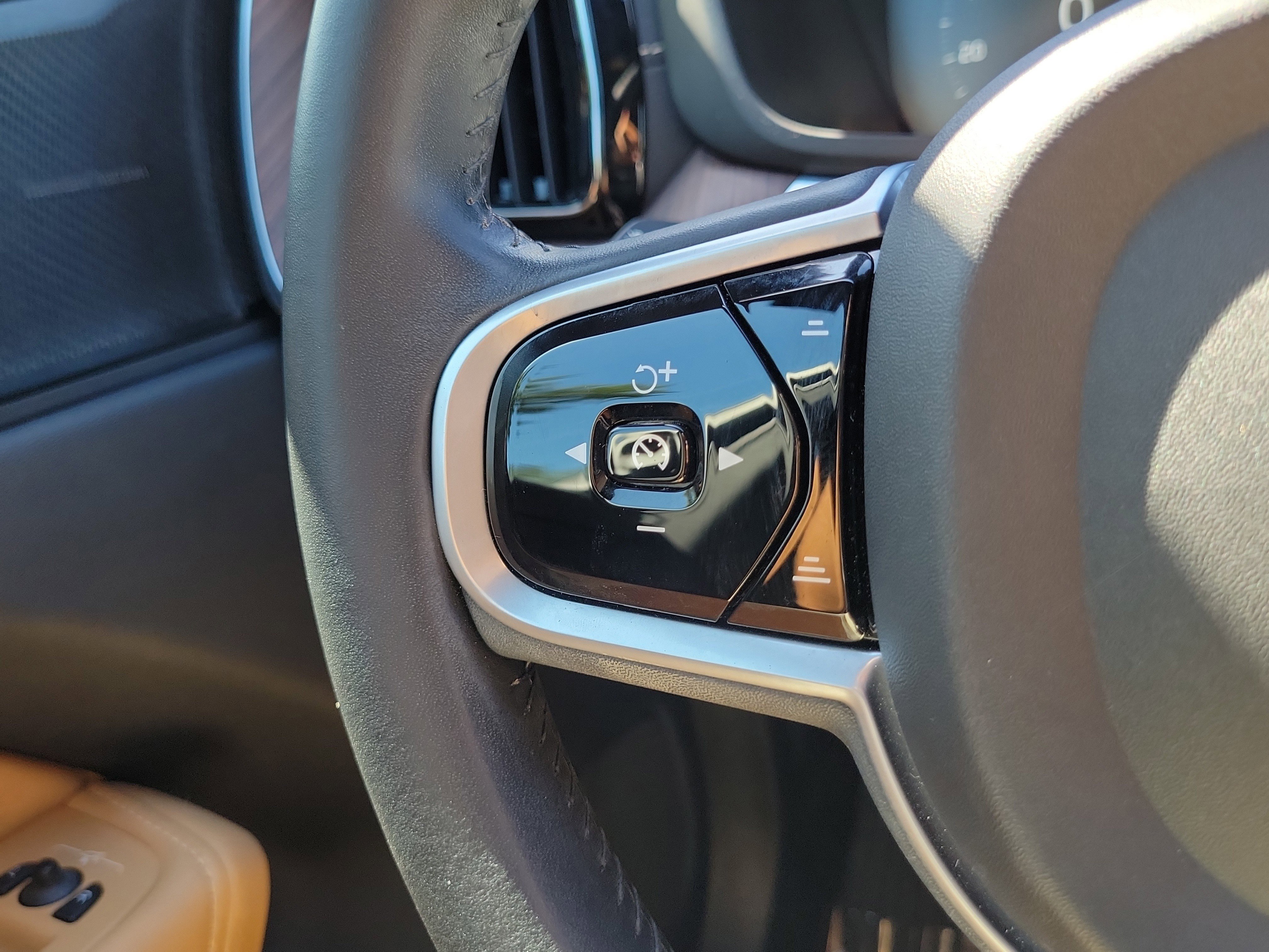 Used 2021 Volvo XC60 T5 Inscription FWD image 28