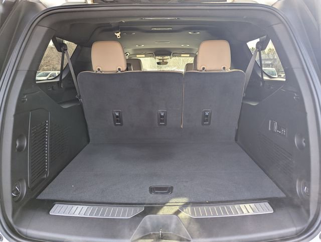 Used 2023 Chevrolet Suburban Premier image 9