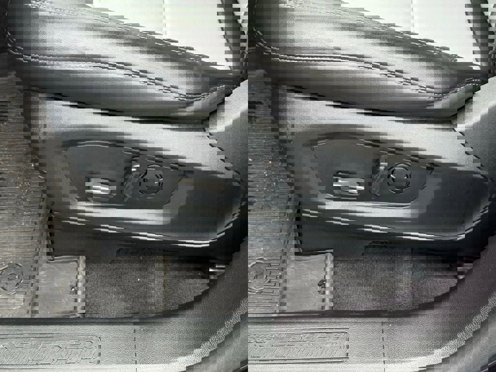 Certified 2022 Ford Explorer XLT w/ Equipment Group 202A image 22