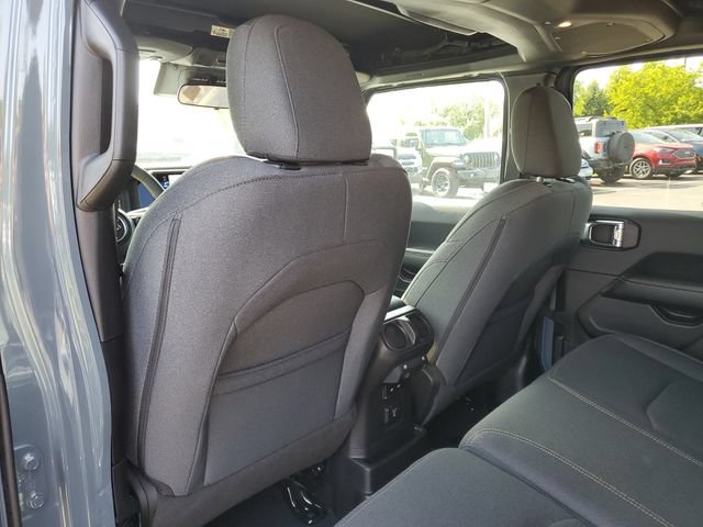 Used 2024 Jeep Wrangler Unlimited Sahara AWD/4WD image 25