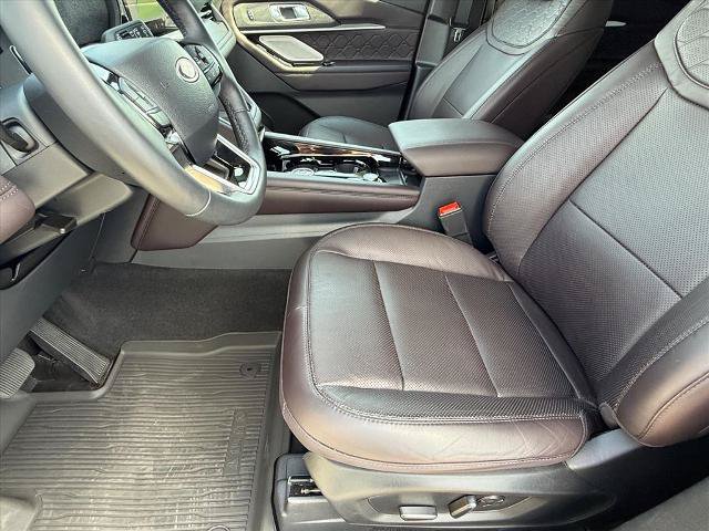 Certified 2025 Ford Explorer Platinum w/ Ultimate Package AWD/4WD image 13