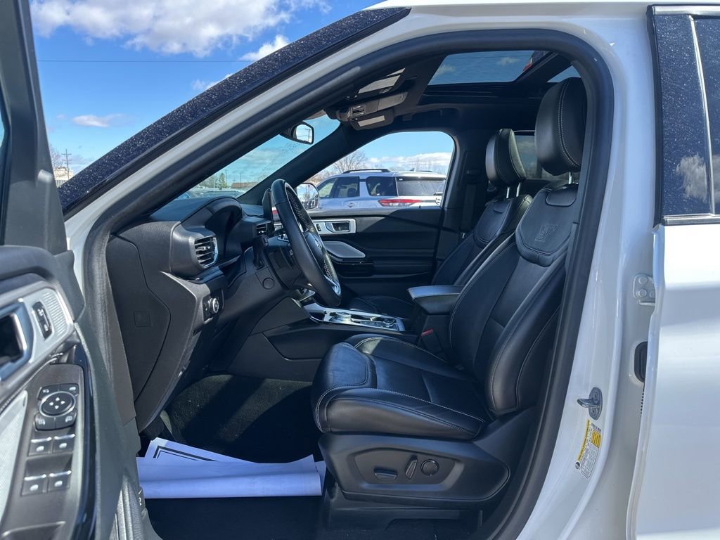 Certified 2024 Ford Explorer ST w/ Equipment Group 401A image 6