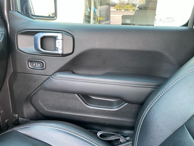 Used 2022 Jeep Wrangler Unlimited Sahara w/ Cold Weather Group AWD/4WD image 16