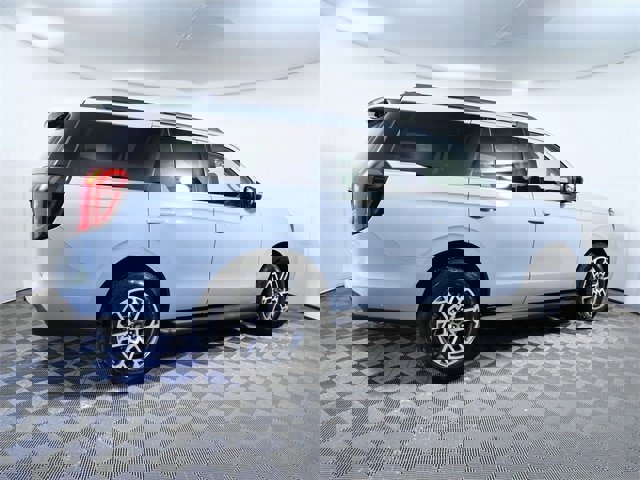 Certified 2025 Ford Expedition Active image 4